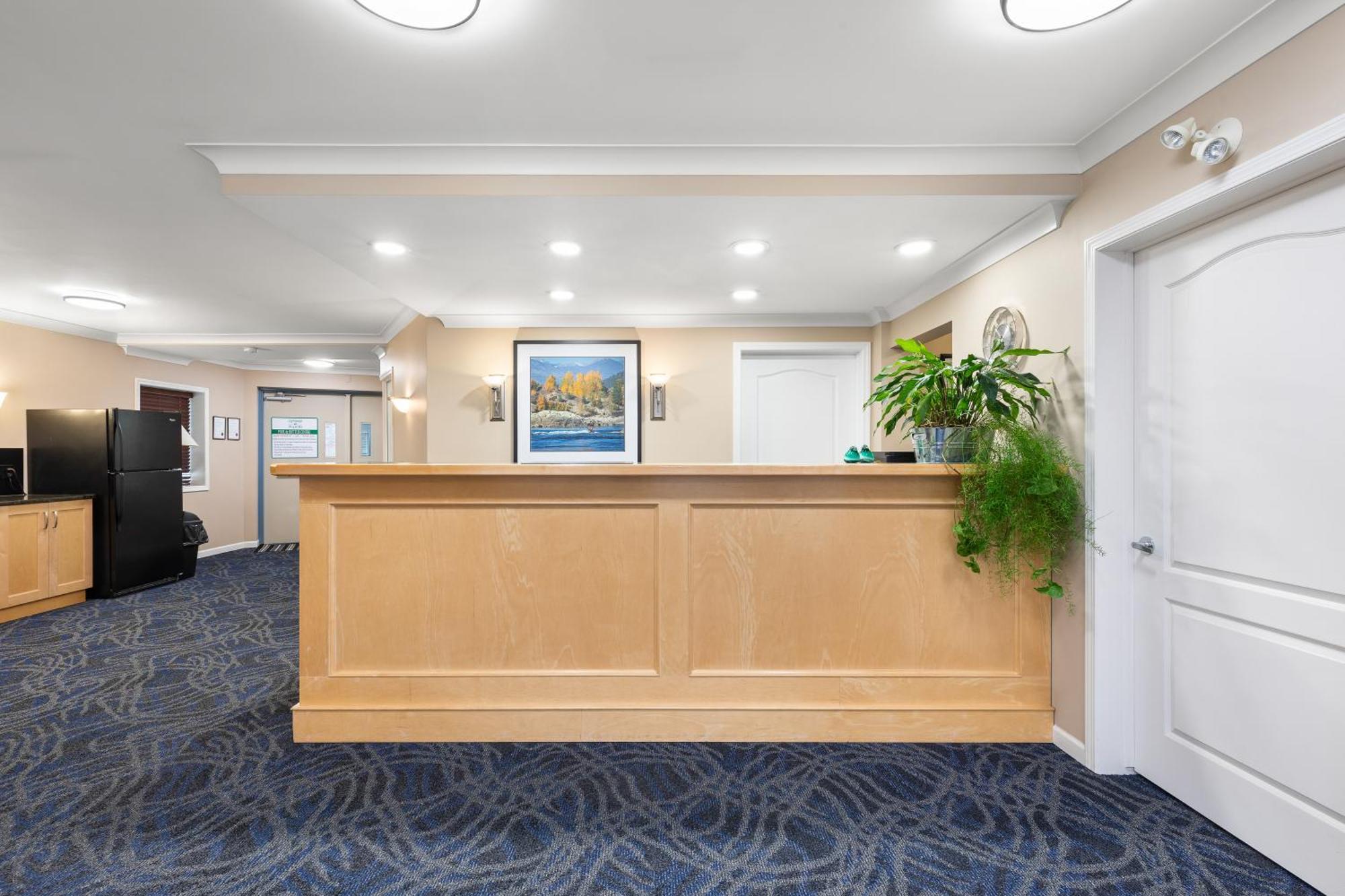 Glenwood Inn & Suites Trail Exterior photo